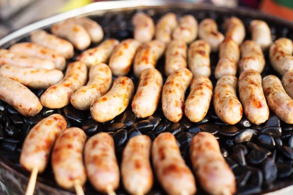 Grupo Deliciosas Salchichas Asadas Piedras Calor Negro Imágenes de stock libres de derechos