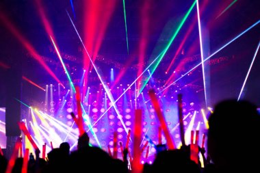 gece konser canlı olay