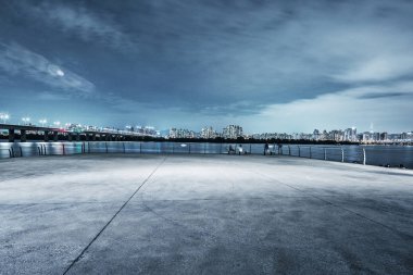gece sahne Seul Nehri yakınında boş yerden