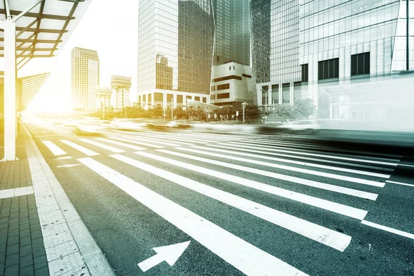 Edificios Oficinas Modernos Seúl Con Rayo Sol Carretera Vacía —  Fotos de Stock