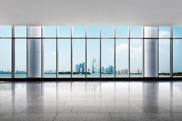 Prázdné Podlahy Panoráma Města Moderní Okna — Stock fotografie