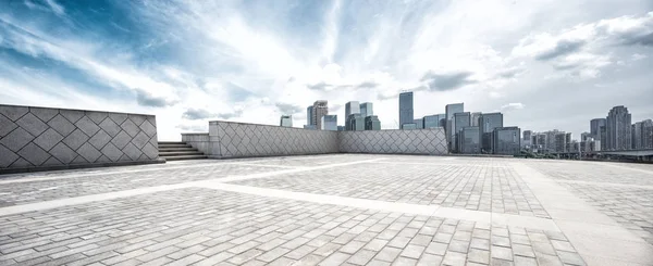 Empty floor and modern city — Stock Photo, Image