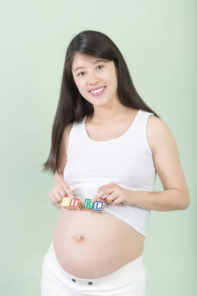 Young pretty pregnant woman — Stock Photo, Image