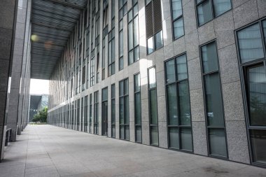 boş patika ve modern modern şehir Binası