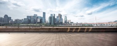 boş mermer zemin ile cityscape