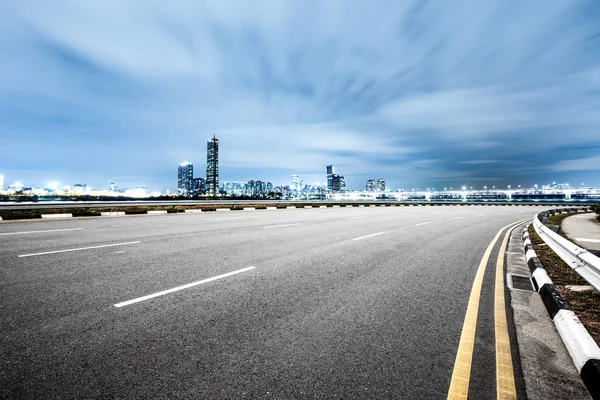 Boş Asfalt Yol Mavi Gökyüzü Nanjing Cityscape — Stok fotoğraf