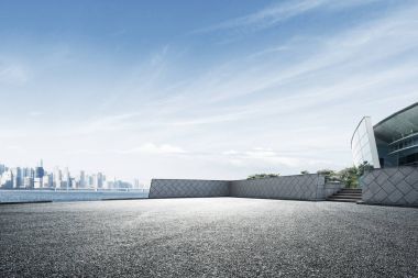 boş asfalt yol ve Hangzhou cityscape 