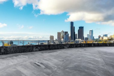 boş beton yol ve Los Angeles cityscape 