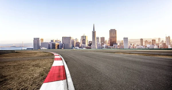 Route Asphaltée Vide Vers Ville San Francisco Dans Ciel Nuageux — Photo