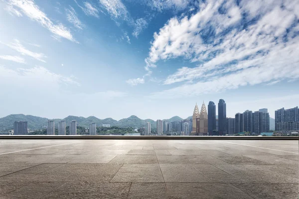 Piso de mármol emtpy con paisaje urbano de chongqing —  Fotos de Stock