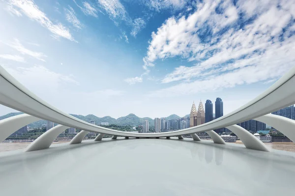 Emtpy marmorgolv med stadsbilden i chongqing — Stockfoto