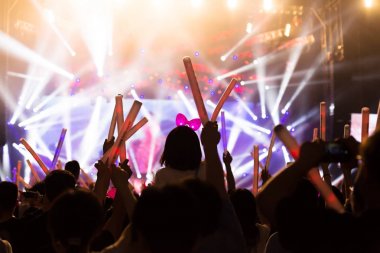 olay yaşayan insanlar kalabalık konser