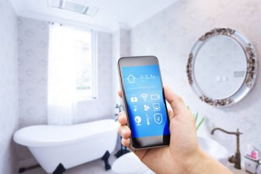modern banyo içinde akıllı telefon