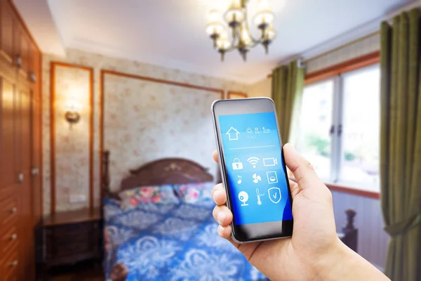 Смартфон в современной спальне — стоковое фото
