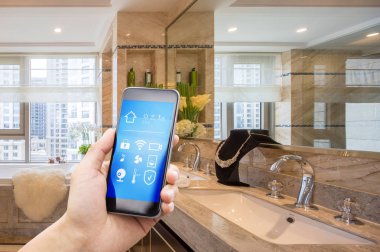 modern banyo içinde akıllı telefon