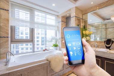 modern banyo içinde akıllı telefon