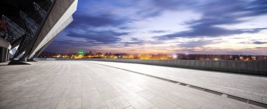 boş zemin ve modern şehrin manzarası