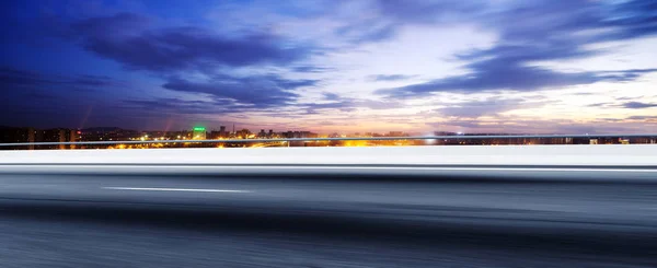 Empty road and cityscape of Hangzhou at twilight — Stock Photo, Image