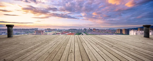 Piso Madeira Vazio Com Paisagem Urbana Hangzhou Céu Colorido Nuvem — Fotografia de Stock