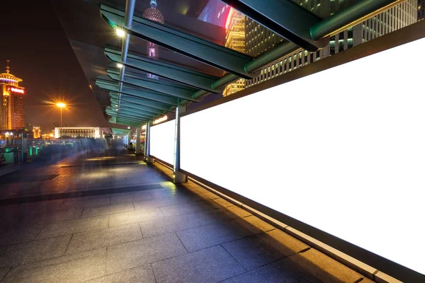 Prázdné Propagační Plakát Chodníku Centru Šanghaje Noci — Stock fotografie