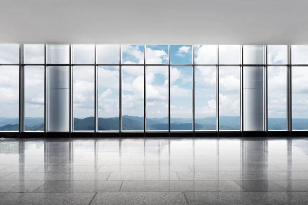 Oficina Vacía Colina Verde Cielo Azul Nube Por Ventana —  Fotos de Stock