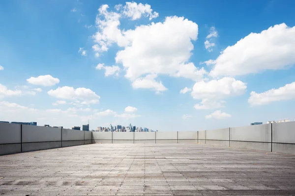 Boş Tuğla Zemin Hangzhou Mavi Bulut Gökyüzünde Cityscape — Stok fotoğraf