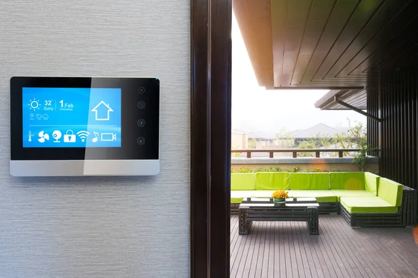Smart Screen Con Smart Home Balcone Moderno — Foto Stock