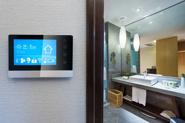 Pantalla Inteligente Con Hogar Inteligente Baño Moderno — Foto de Stock