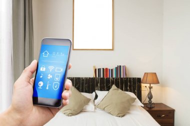 Akıllı ev ve modern yatak odası ile Smartphone