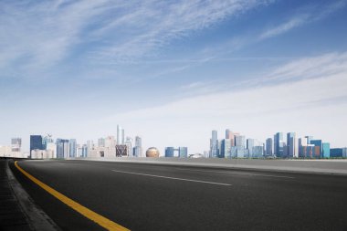 boş asfalt yol ve Hangzhou Qianjiang new city mavi bulut gökyüzü'cityscape