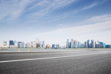 boş asfalt yol ve Hangzhou Qianjiang new city mavi bulut gökyüzü'cityscape