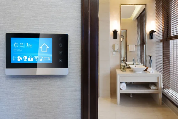 Akıllı Ekran Akıllı Modern Banyo — Stok fotoğraf