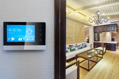 Akıllı ev ve modern oturma odası ile akıllı ekran