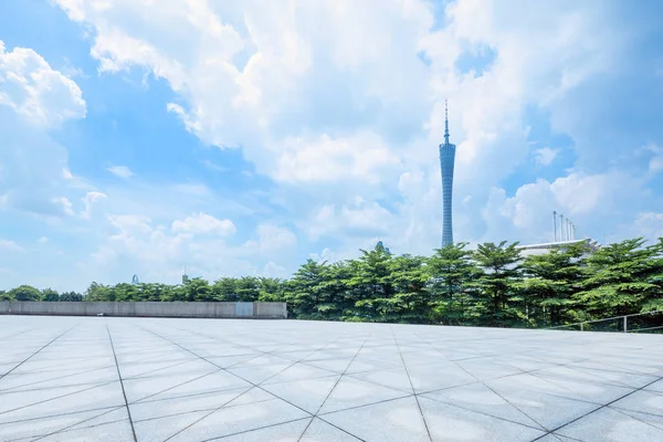 Lege Marmeren Kwadraat Van Een Moderne Stad Met Wolkenkrabbers — Stockfoto