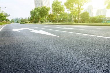 modern şehir içinde yol asfalt