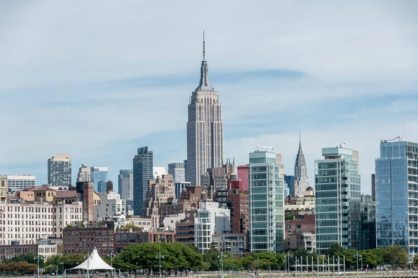 Skyline of Manhattan buildings — Stock Photo, Image