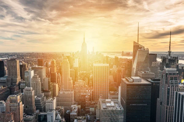 Zonsondergang op Manhattan — Stockfoto