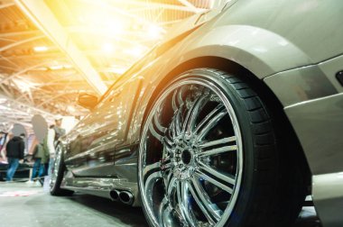 Genel gri spor araba arkası