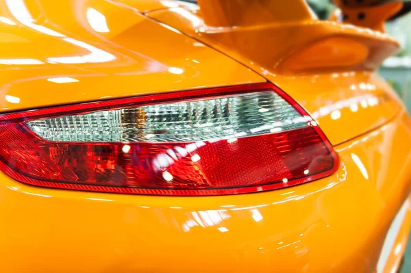 Luz trasera de un coche deportivo moderno —  Fotos de Stock