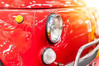 Açık bir vintage kırmızı şehir araba