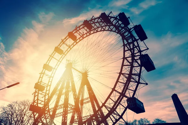 Silhouette of a vintage ferris wheel — Stock Photo, Image