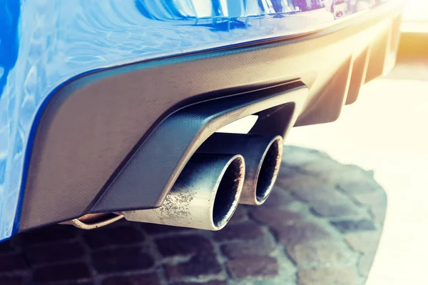 Close up of a car dual exhaust pipe in sunlight — Stock Photo, Image