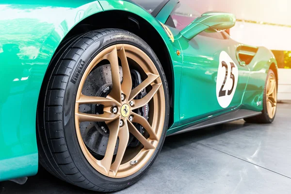 Close up of a green Ferrari in a showroom — Stock Photo, Image