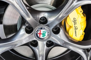 Bir Alfa Romeo tekerlek ve fren sistemi kapat