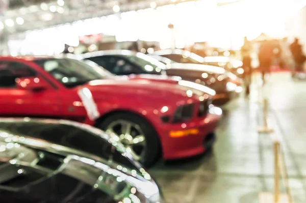 Carros esportivos modernos em um showroom — Fotografia de Stock