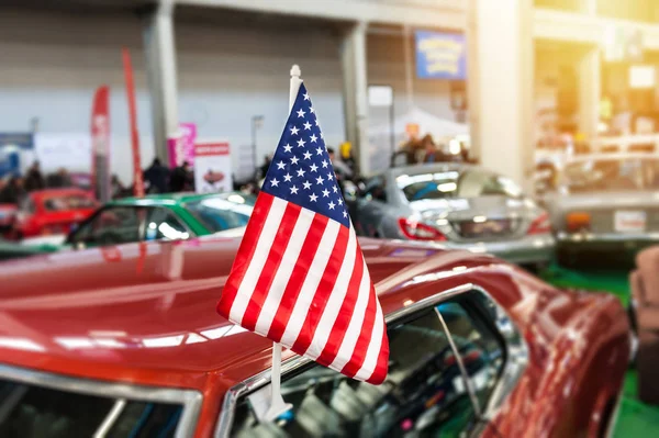 USA vlag in een showroom — Stockfoto