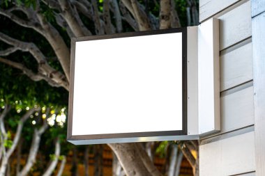 Kare beyaz şirket bir dükkanda mockup işareti