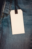 Modré džíny detail s prázdným štítkem