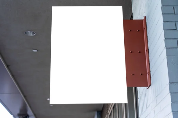 Rechteckige weiße Firmenschild-Attrappe an einer Ziegelwand — Stockfoto