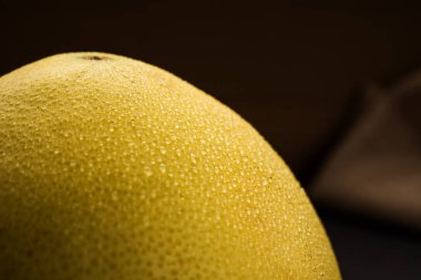 Ham ve sulu pomelo greyfurt